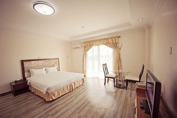 Clark Renaissance Hotel (Santol)